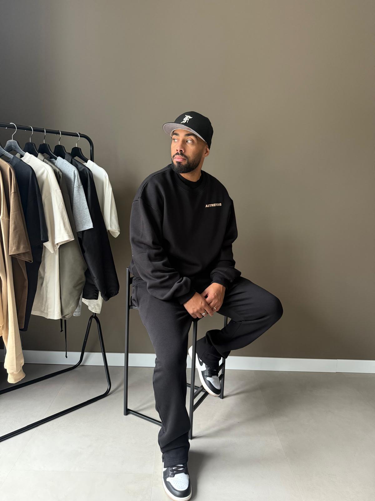 Autrefois - Oversized Sweater in Black.